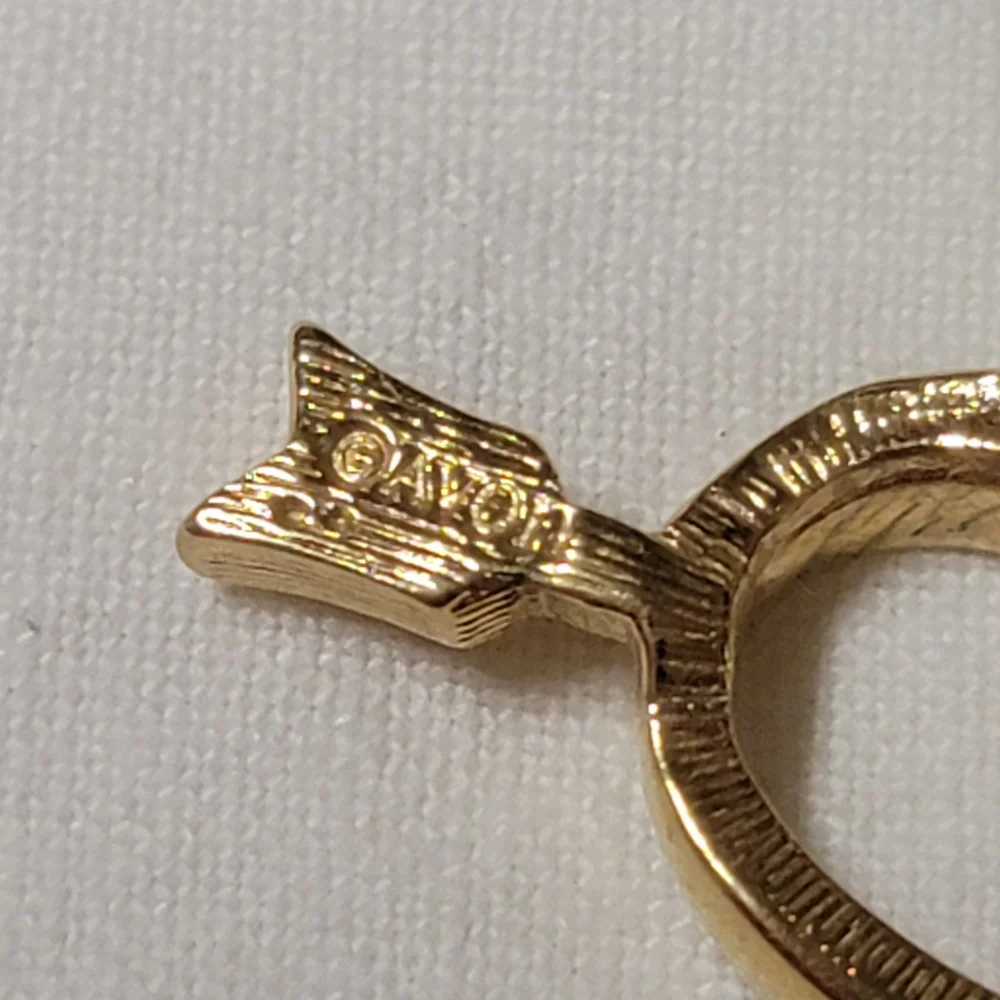 Vintage 1983 Love Struck Tac Pin Gold Tone Avon Valentine's Day Heart w/ Arrow